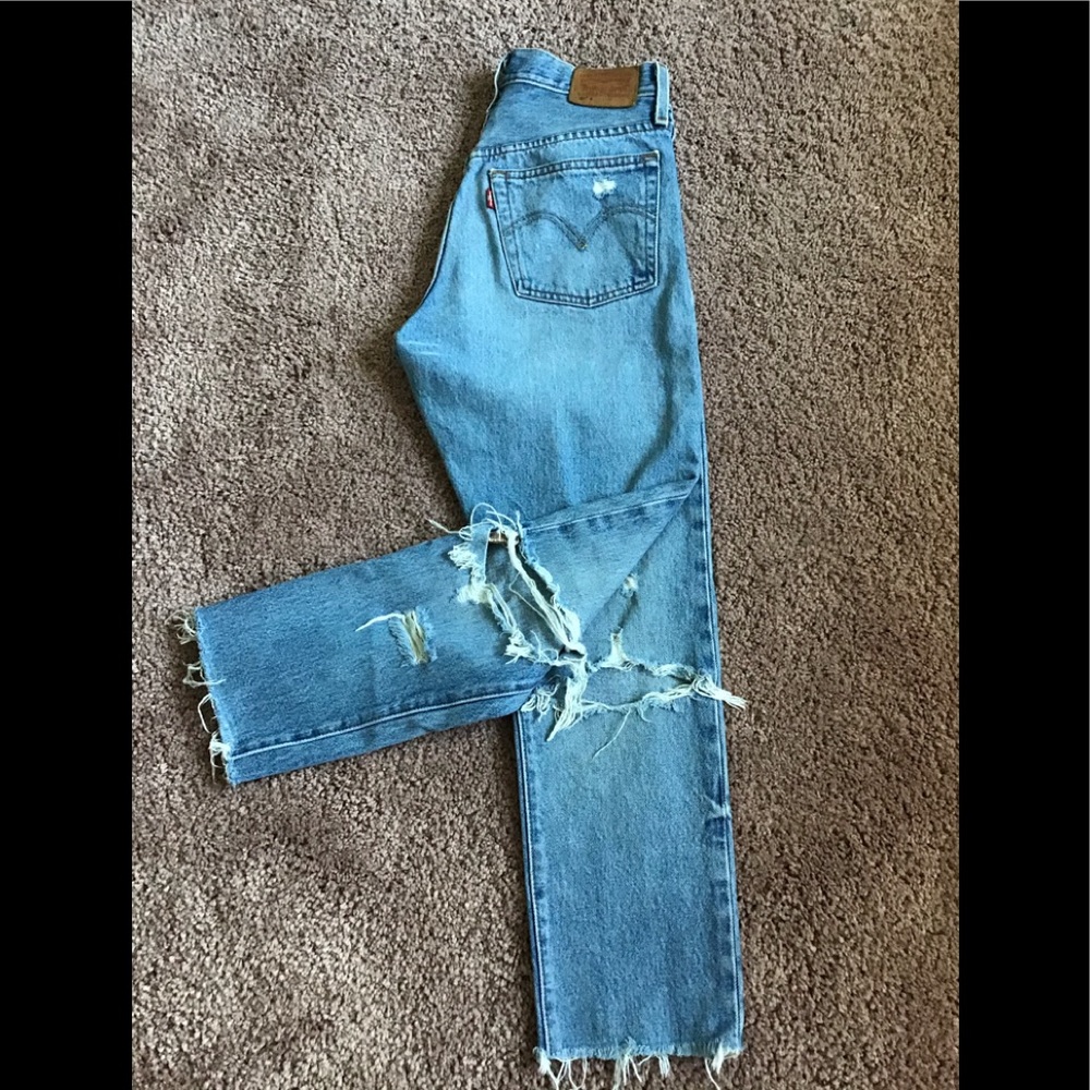 Levi’s Jean/ boyfriends with buttons